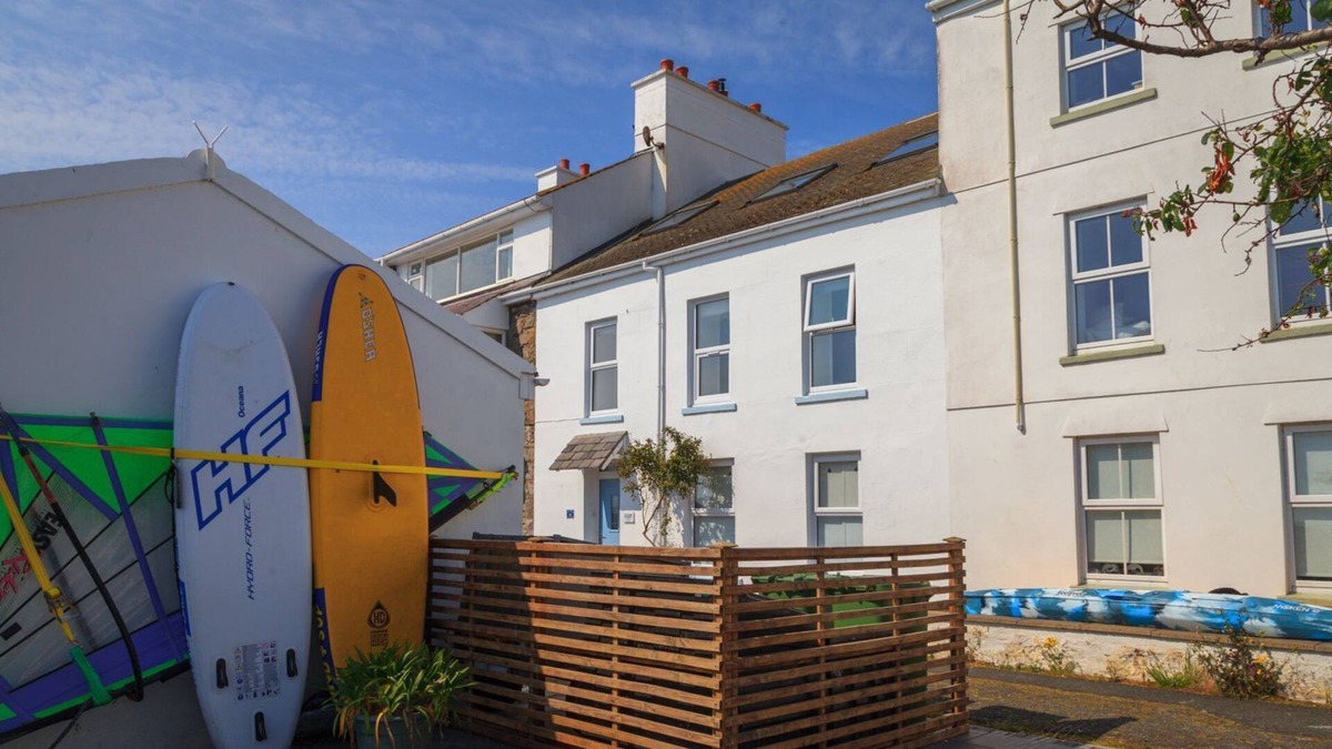 Derbyhaven House | The Studio is a seaside escape based in the quiet hamlet of Derbyhaven, just outside Castletown in t