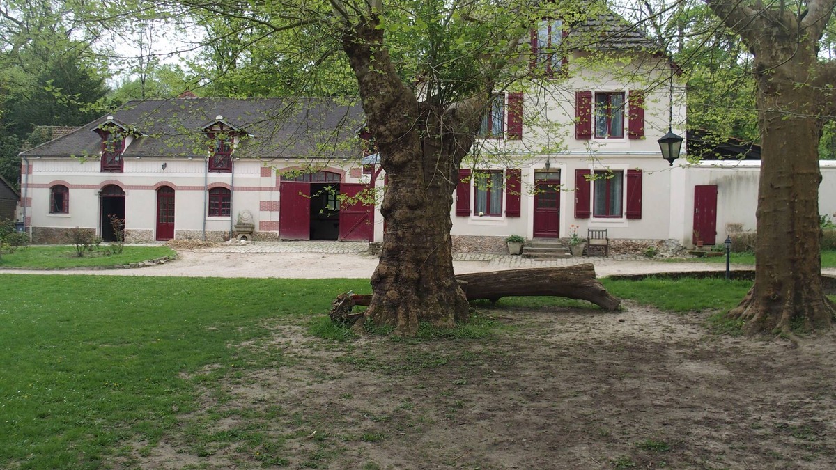 Chateaufort Apartment | The Studio of the Domaine de la Geneste
