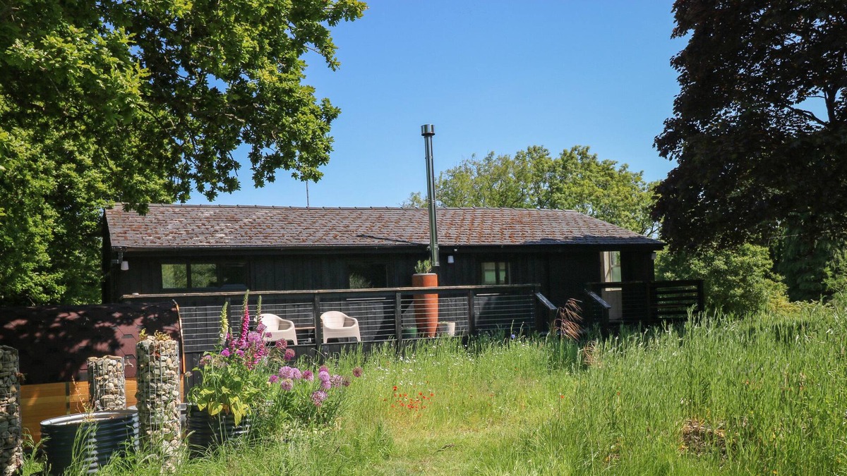 Cilgerran House | THE STUDIO, pet friendly, character holiday cottage in Cilgerran
