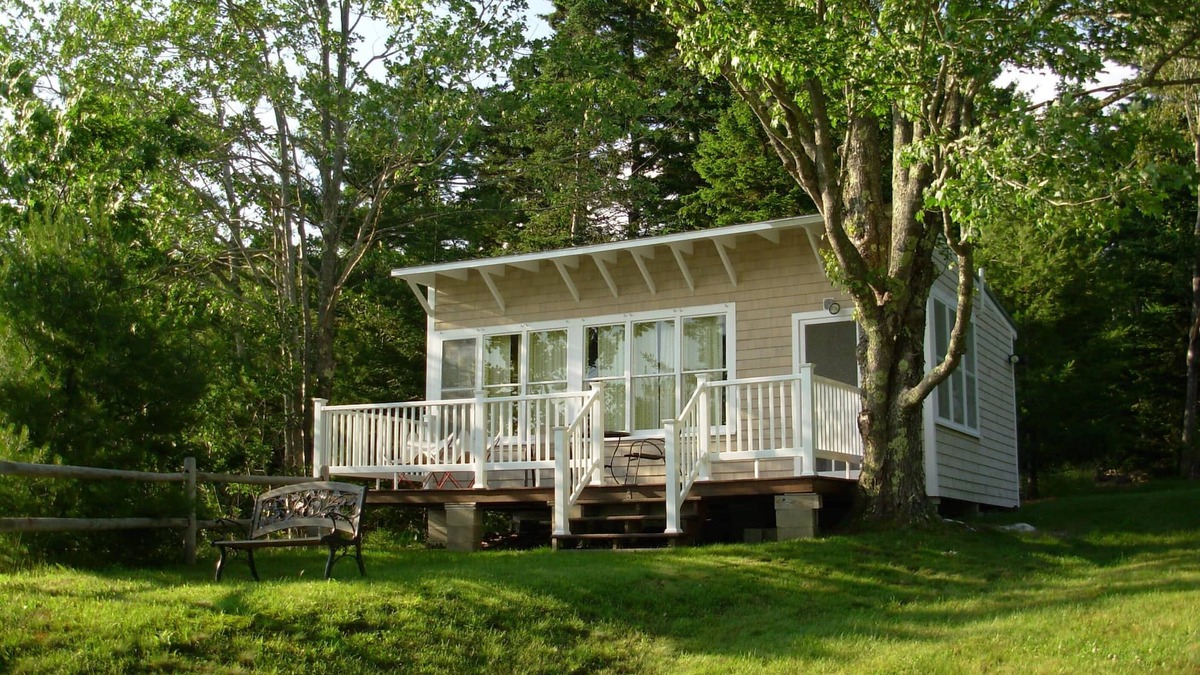 Lamoine Cottage | "The Studio" Sea Cottage, Perfect for Couples, Peaceful yet 16 miles to Acadia