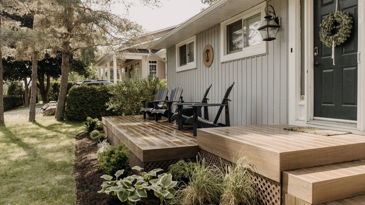 Bayfield Cottage | The Sugar Shack family retreat w arcade & hot tub. Walk to Main St. and Beach