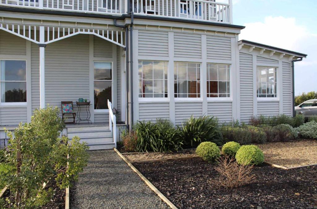 Clarks Beach Apartment | The Suite - Huntly House