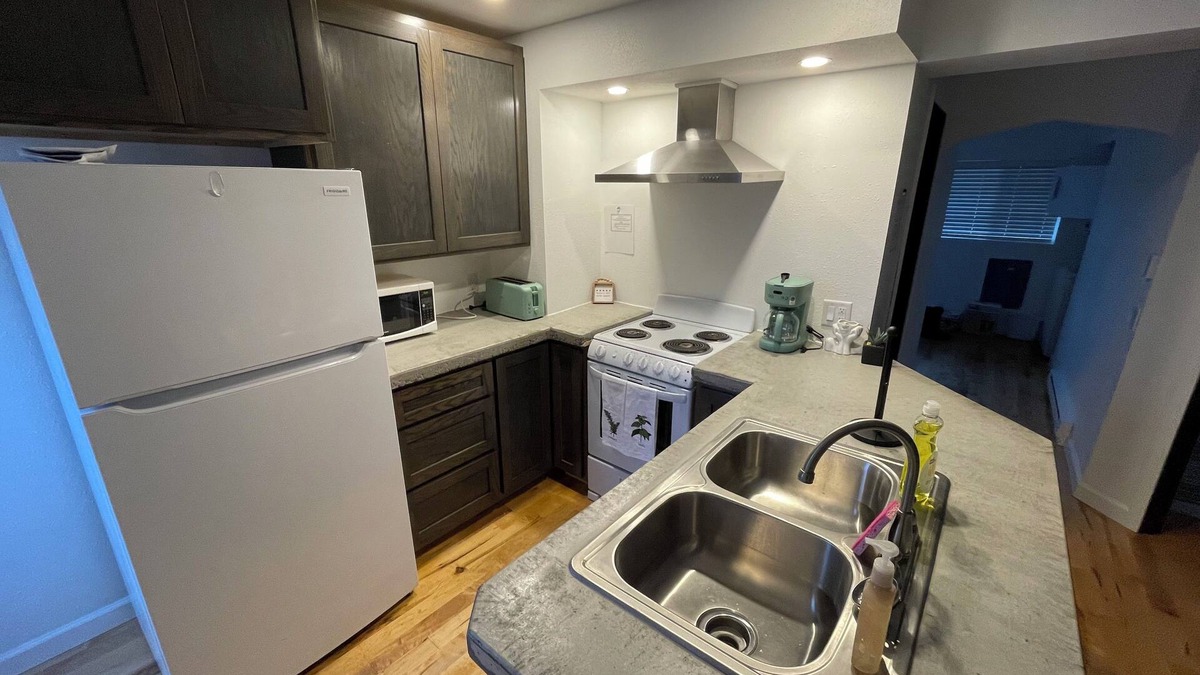 Marshfield Apartment | The Suite on Maple, walking distance from downtown.