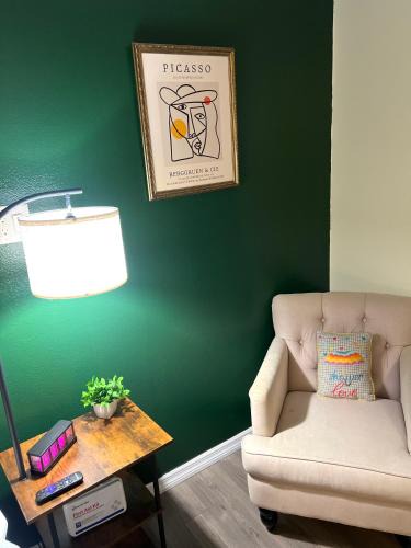 Deltona Lakes Apartment | The Suite Picasso