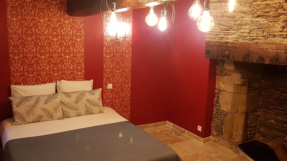 Ploermel Apartment | The Suite with individual SPA "Guard Room