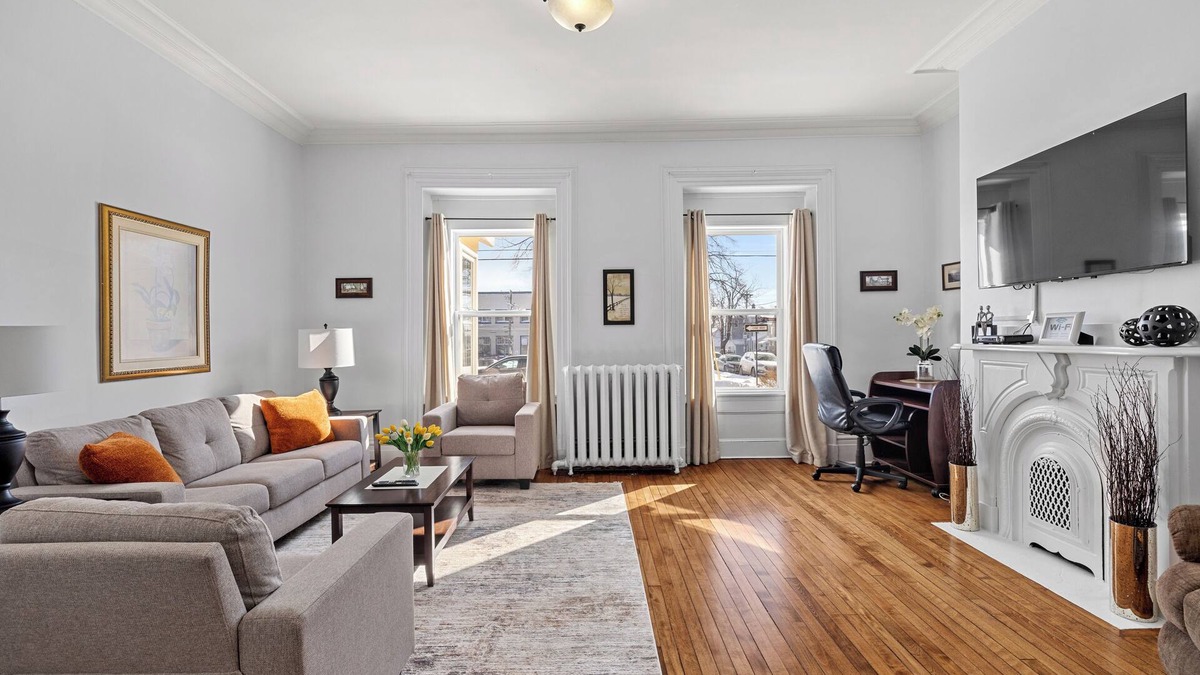 Queens Square Apartment | The Suites on Olde King Square Downtown Ch'town