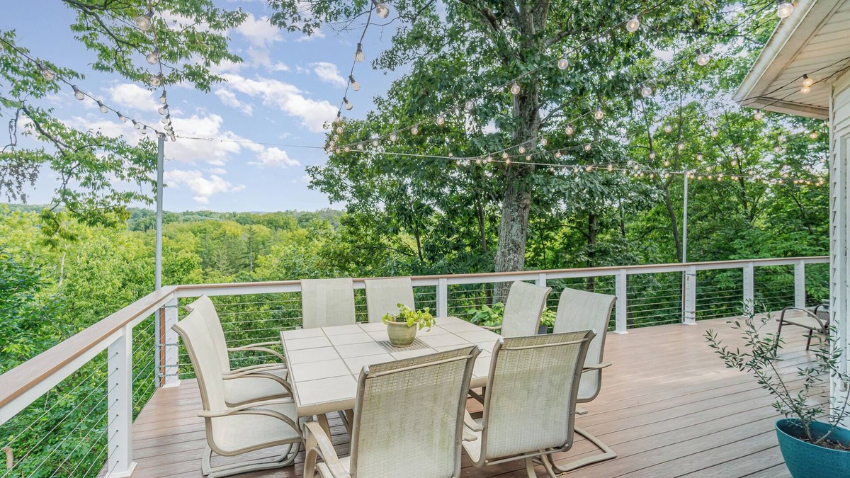 Dillsburg House | The Summit: 6 bed, 5 bath, sleeps 16 with fantastic views and room for everybody
