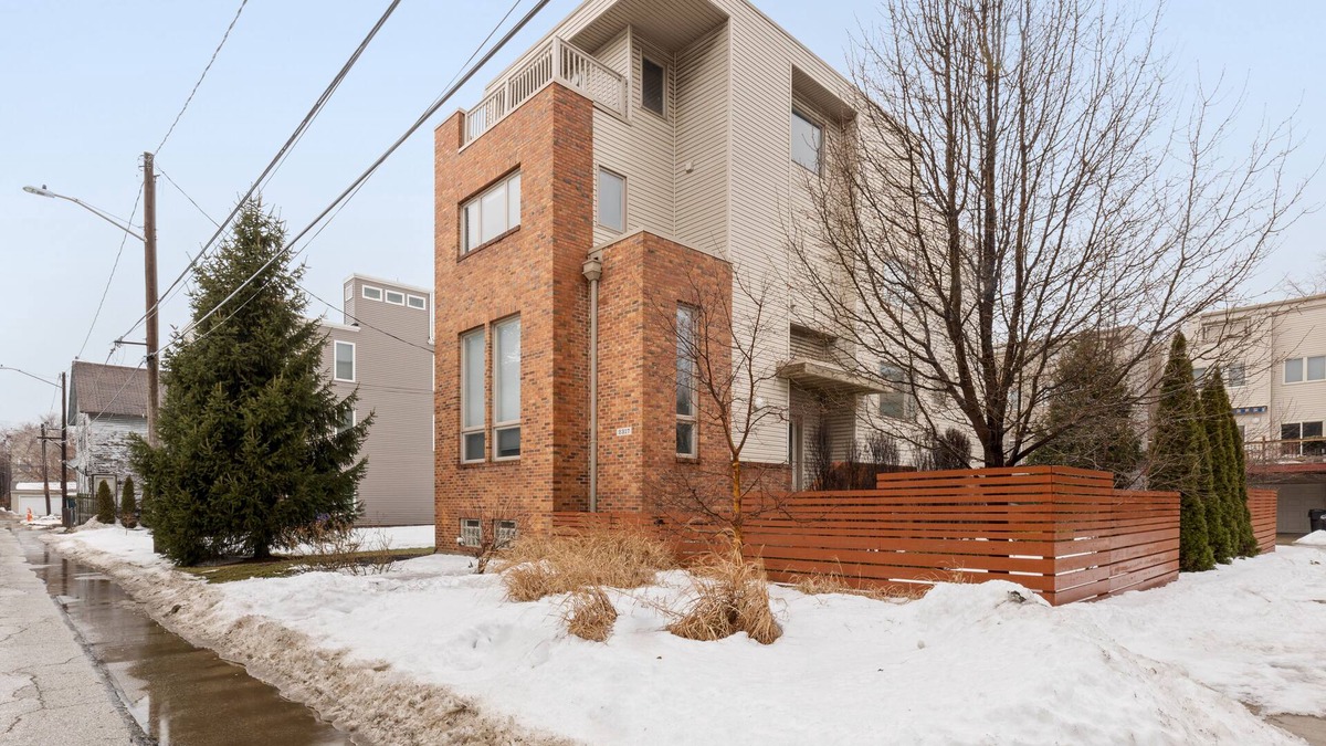 Tremont House | The Summit On Sixth Street-LUXURY MODERN 4BR Home