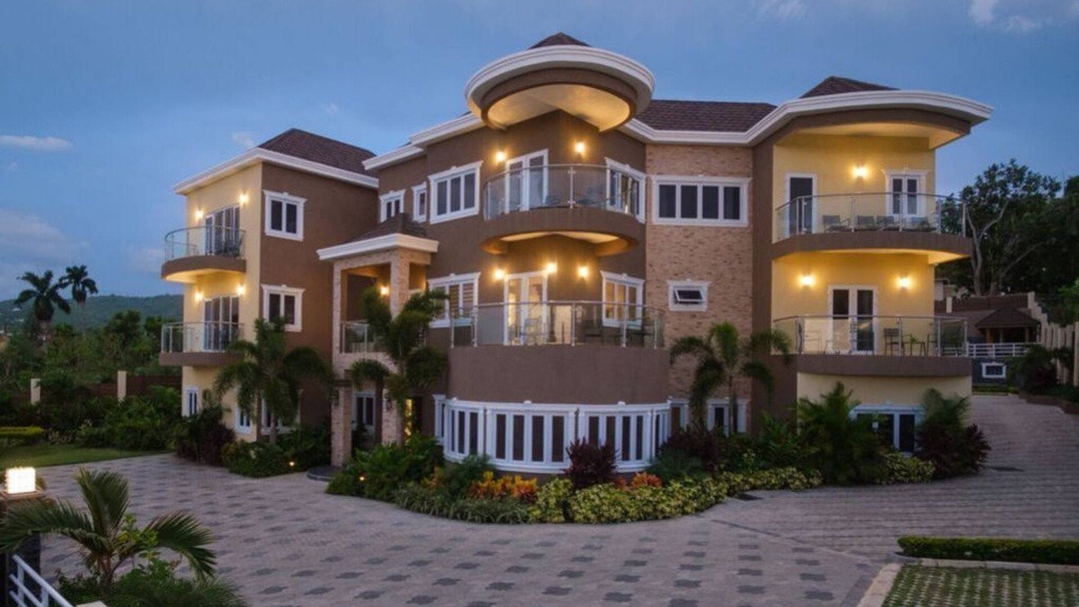 IronShore Estates Villa | The Sun Seeker Villa Ja. 5 Bedrooms in Montego Bay. Fully staffed.