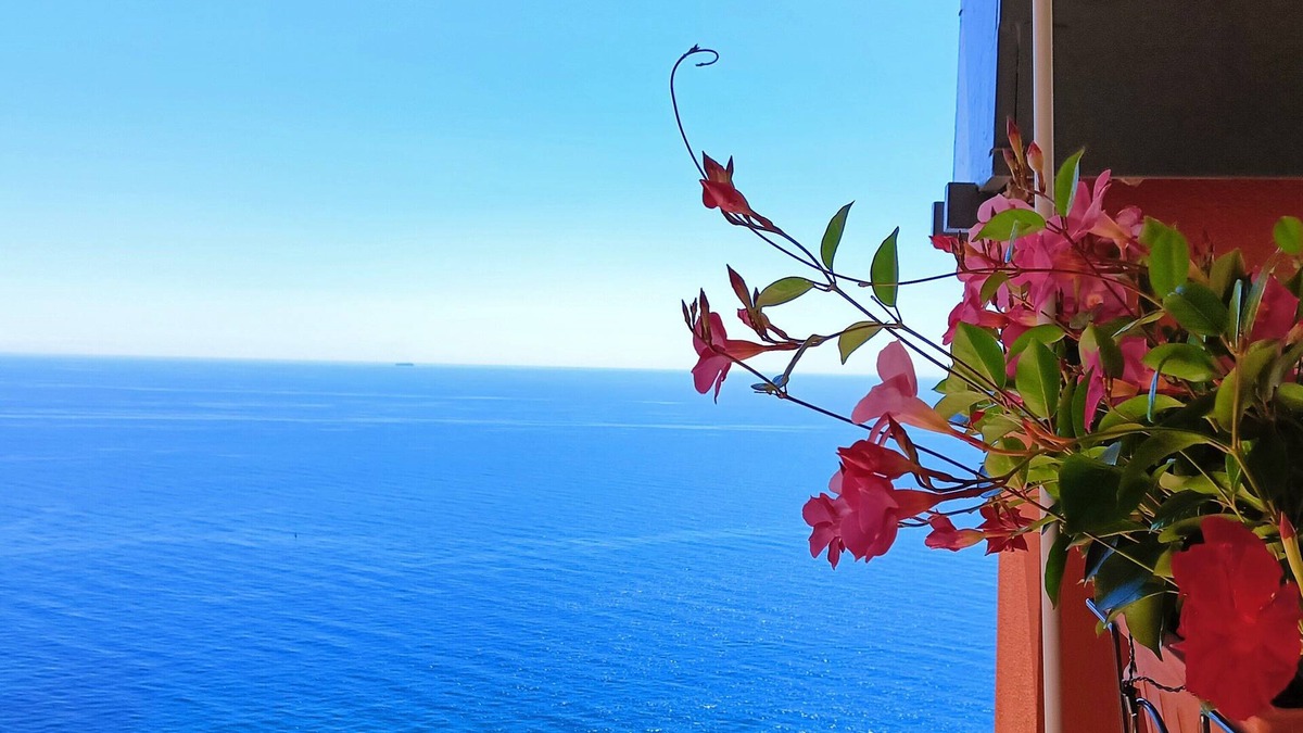 Bergeggi Apartment | The Sundevilla Designer Penthouse with sea view terrace, parking space and pool
