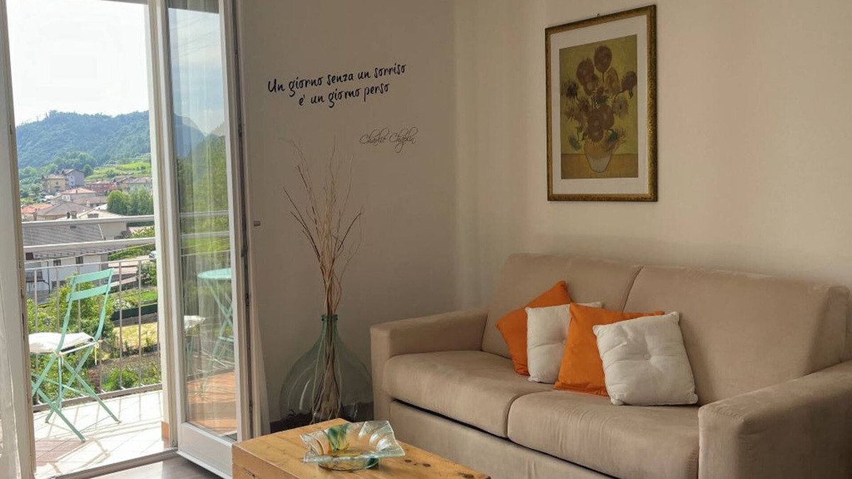 Ronzo-Chienis Apartment | "The Sunflower" Apartment. RELAX in the mountains near Lake Garda