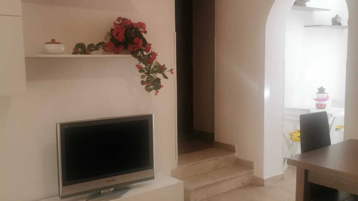 Reggio Calabria House | The Sunflower, whole house 5 minutes from Museum, Cathedral, beach and movida