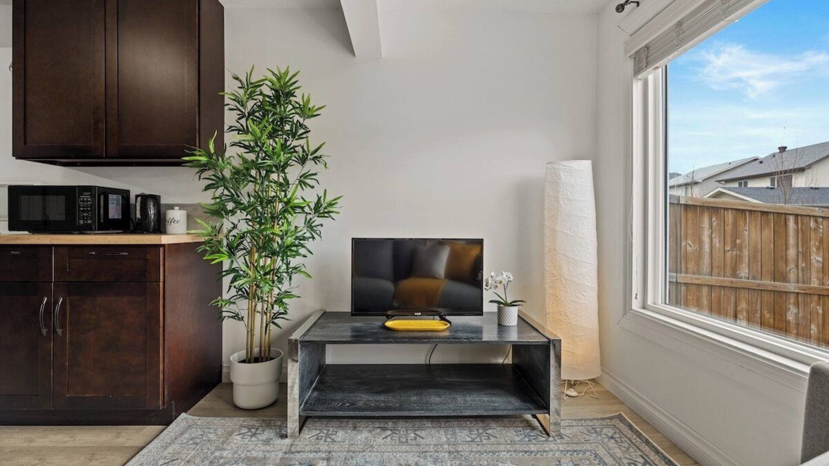 Okotoks Apartment | The Sunflower PrivateEntry PetsOK Patio TV