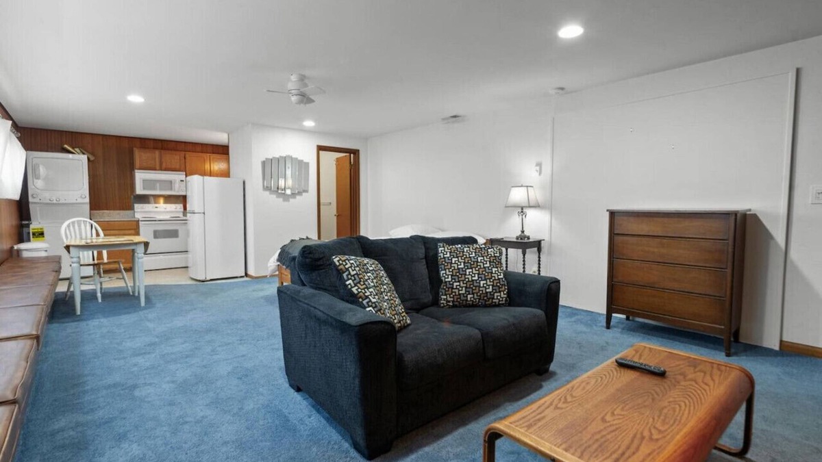 Friendly Apartment | The Sunflower Studio:2.2 mi to UO/3.5 mi to Autzen