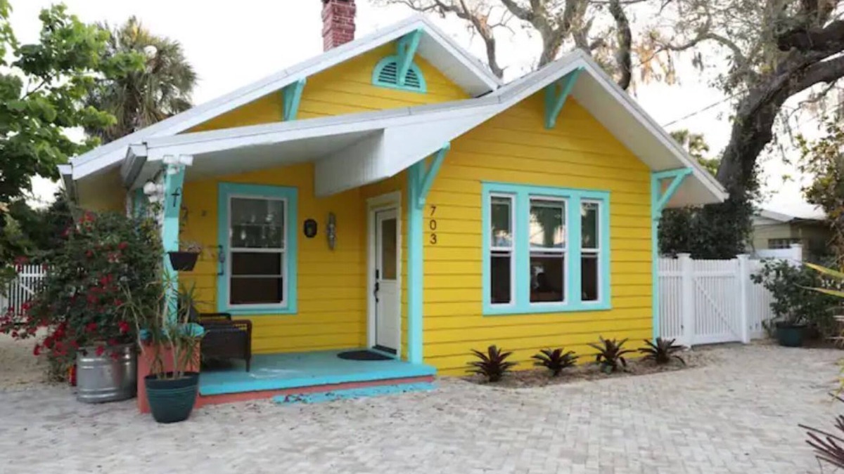 Tropic House | The Sunny Bungalow