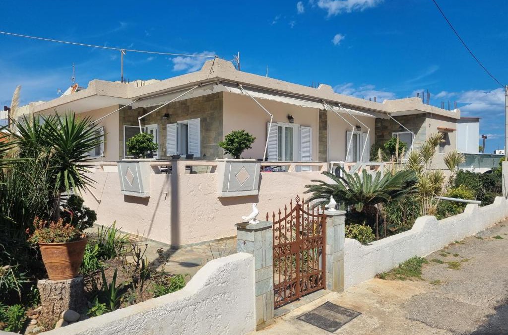 Gournai House | The Sunny Terrace House