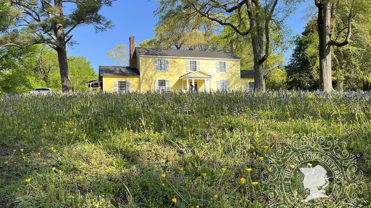 Clarksville Bed & Breakfast | The Sunnyside Sisters Bed and Breakfast, With a Dutch touch.