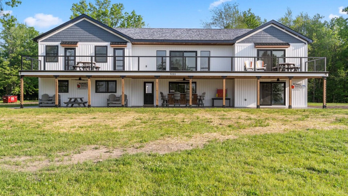 Geneva House | The Sunset Grand Estate - GOTL