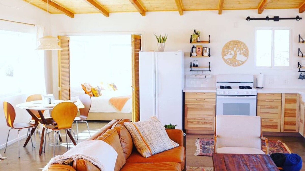 Joshua Tree House | The Sunset Road House (Hot Tub! Hammocks! Fireplace!)