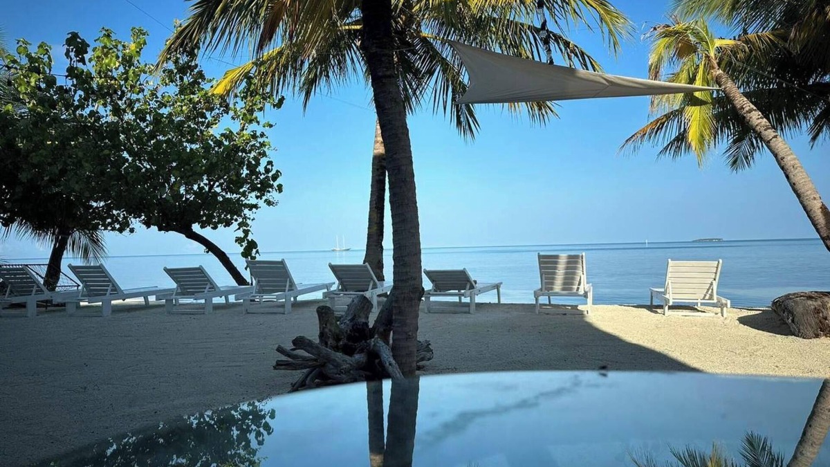 Dhiffushi House | The Sunset Villa