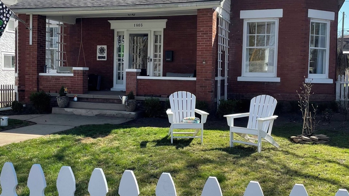 Lexington House | The Sunshine Cottage