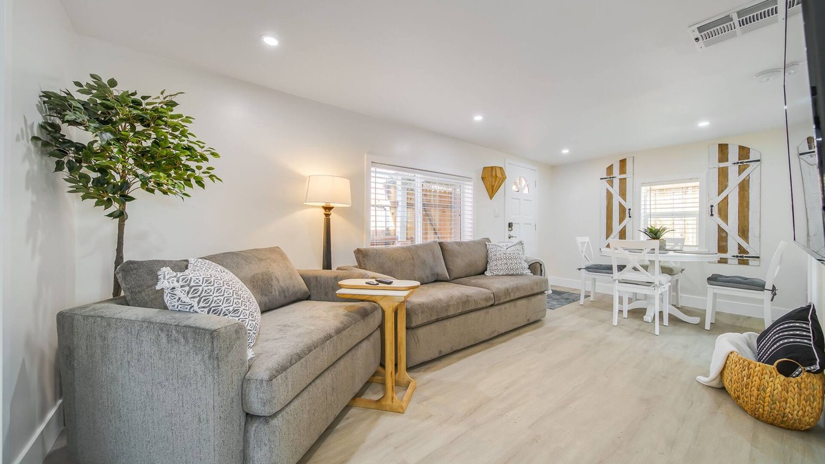 Los Cerritos House | The Sunshine Farmhouse in Old Roseville!