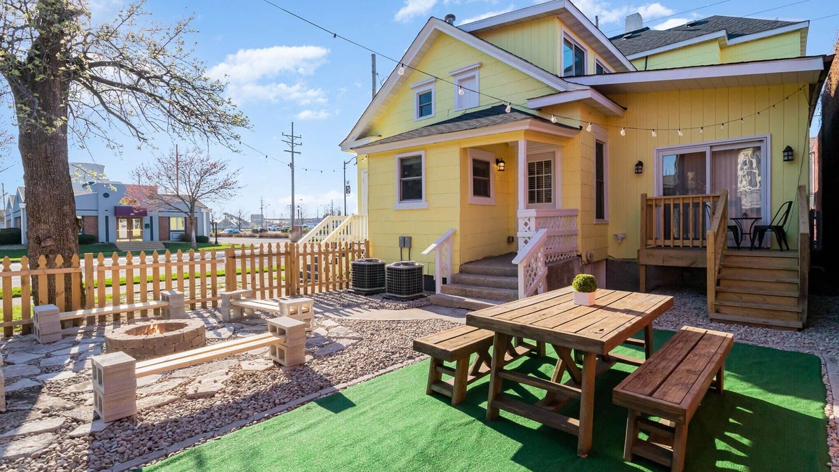 Michigan City Apartment | The Sunshine House: Scenic Skies Unit