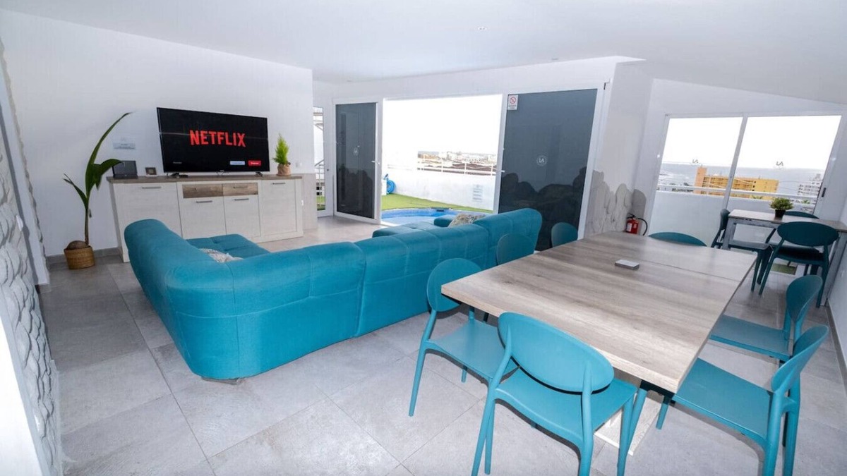 San Eugenio Villa | THE SURF VILLA 2 | Jacuzzi | Billards | Ping Pong