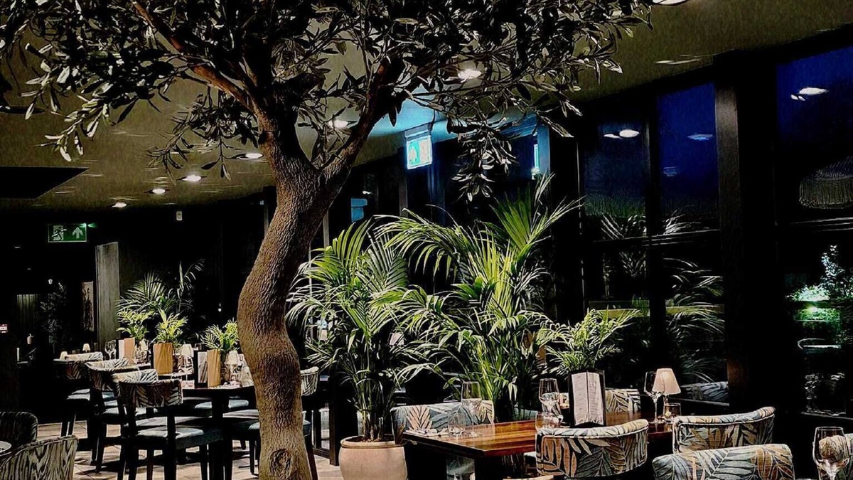 Muxton Hotel | The Sutherland