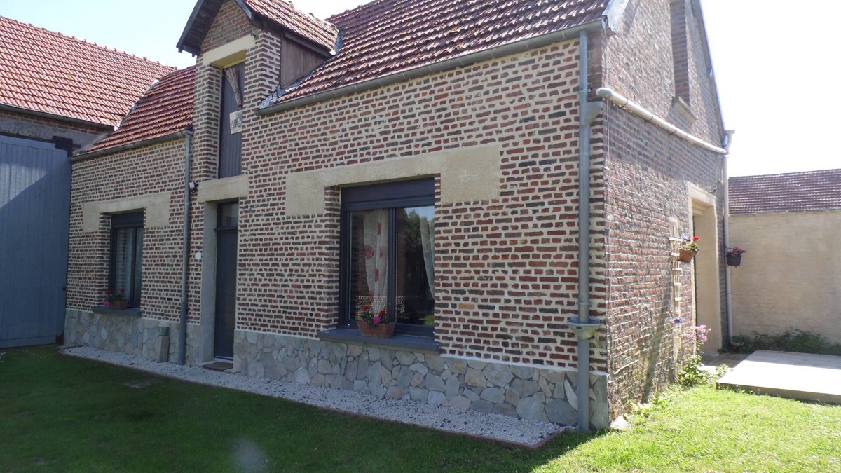 Nauroy House | The swallow house