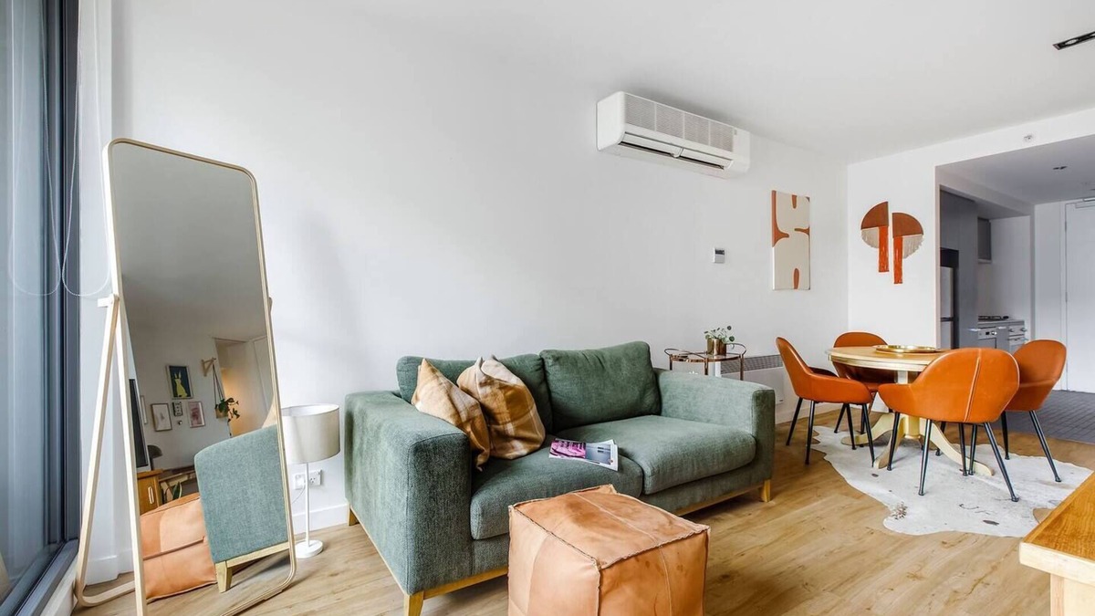 East Melbourne Apartment | The Sweet Escape Trendy Chic with Rooftop Pool