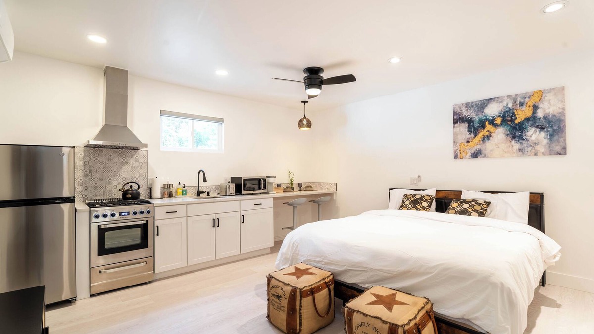 Meiners Oaks Apartment | 'The Sweet Pad' - Cozy Studio with WiFi and AC in lovely Ojai