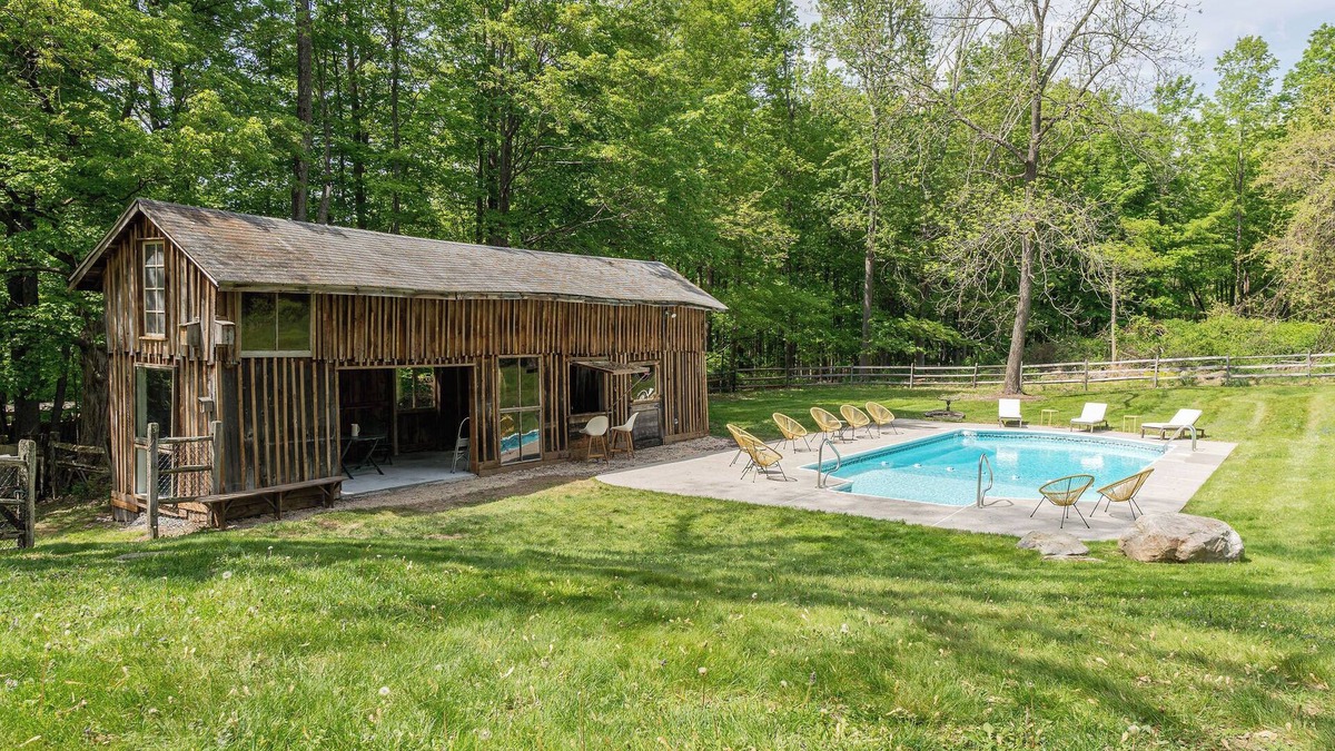 Monroe House | The Sweet Spot: Fun-Filled Fall Getaway