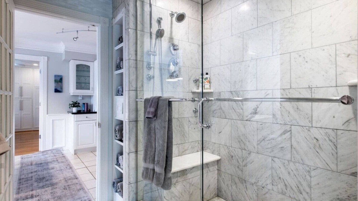 St. Matthews Condo | The Sweet Spot! - Live Like a Local