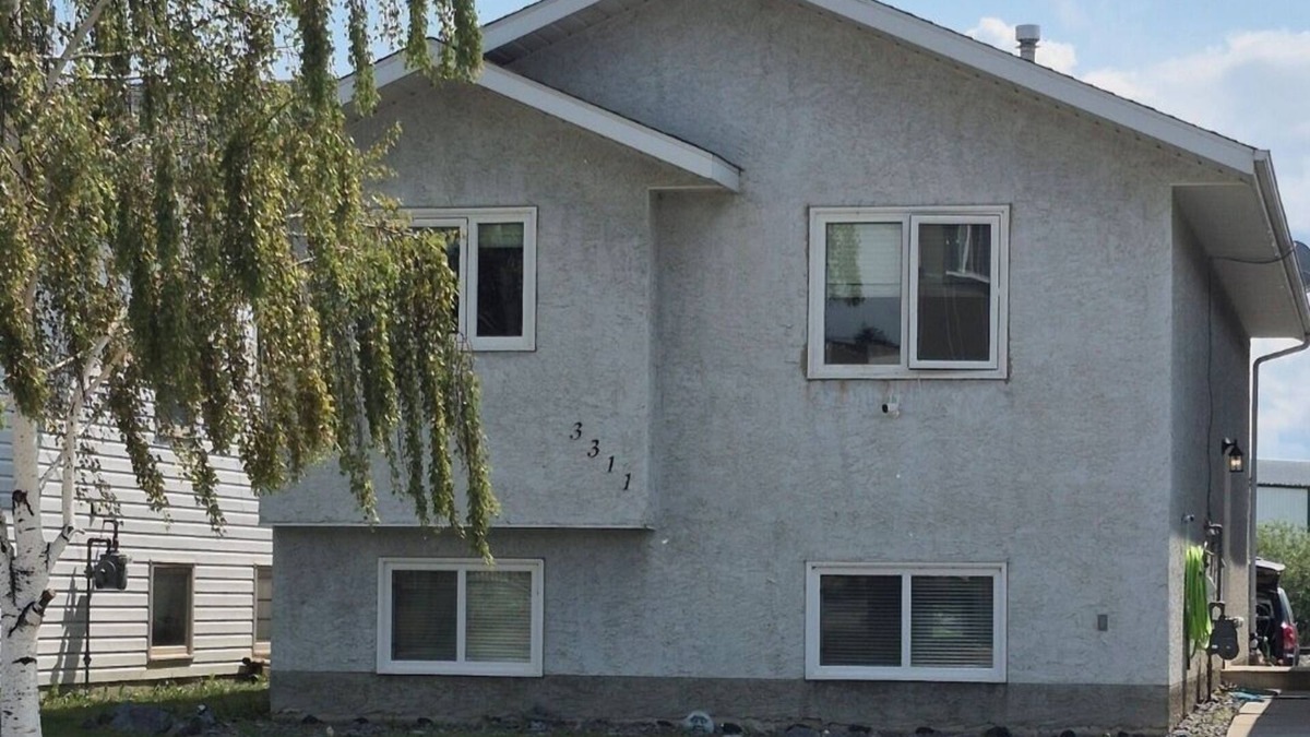 Sylvan Lake House | The Sweet Suite. Quiet & cozy basement suite only a 5 min walk to the lake .