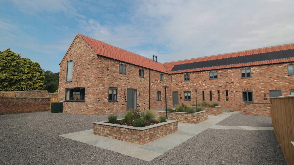 Holme Cottage | THE TACK ROOM, pet friendly, with a garden in Thirsk