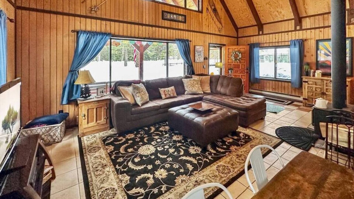 Wagon Wheel Apartment | The Takeout Cottage .