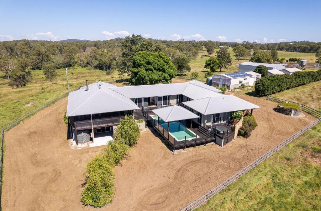 Tamborine House | The Tamb Farm House - Your Entertainment Holiday Destination