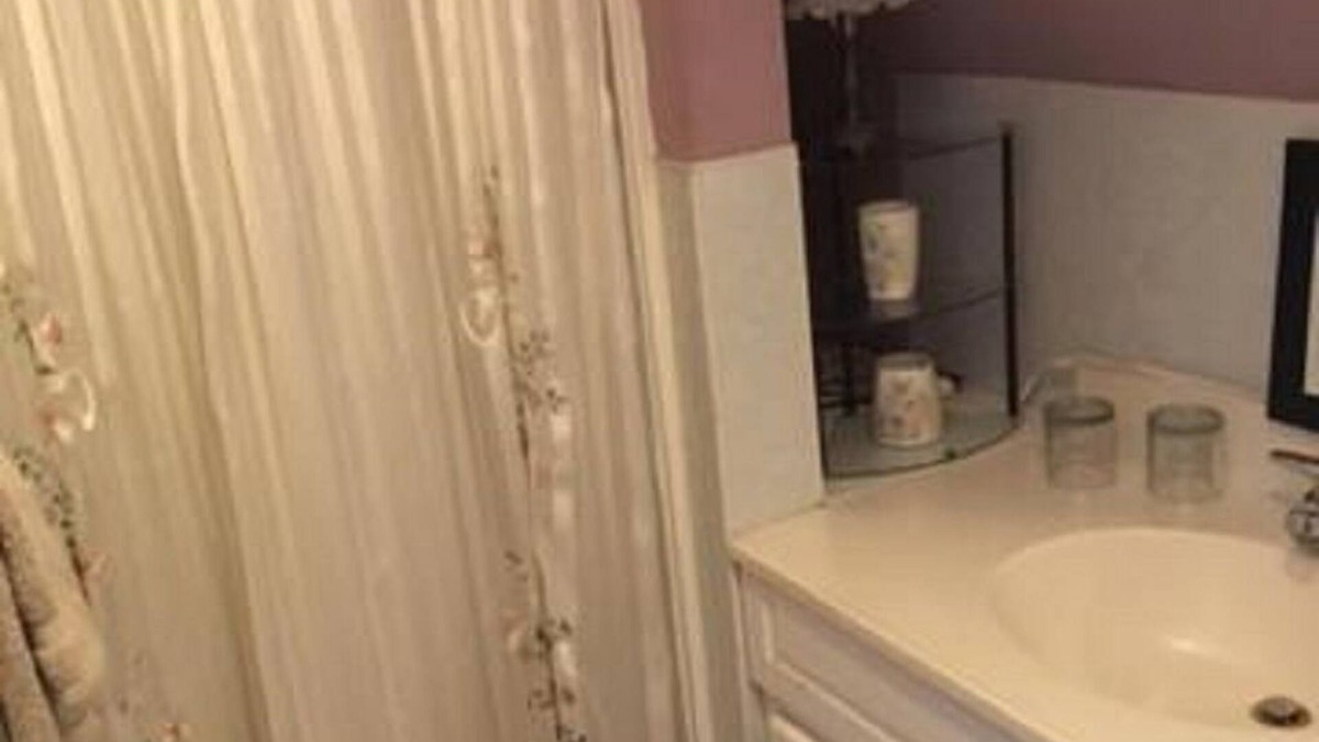 Towanda Bed & Breakfast | The Taylor at Victorian Charm Inn