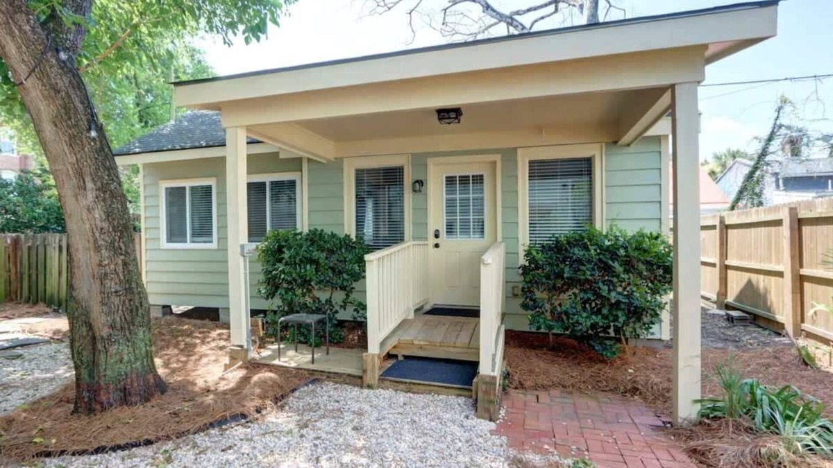 Beach Institute Apartment | The Tea Olive Cottage, Quaint | Pet-Friendly!