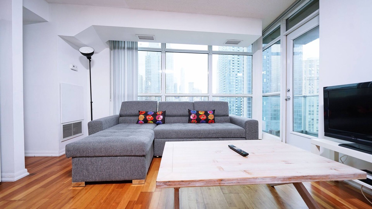 Church and Wellesley Apartment | The Teahouse Suite