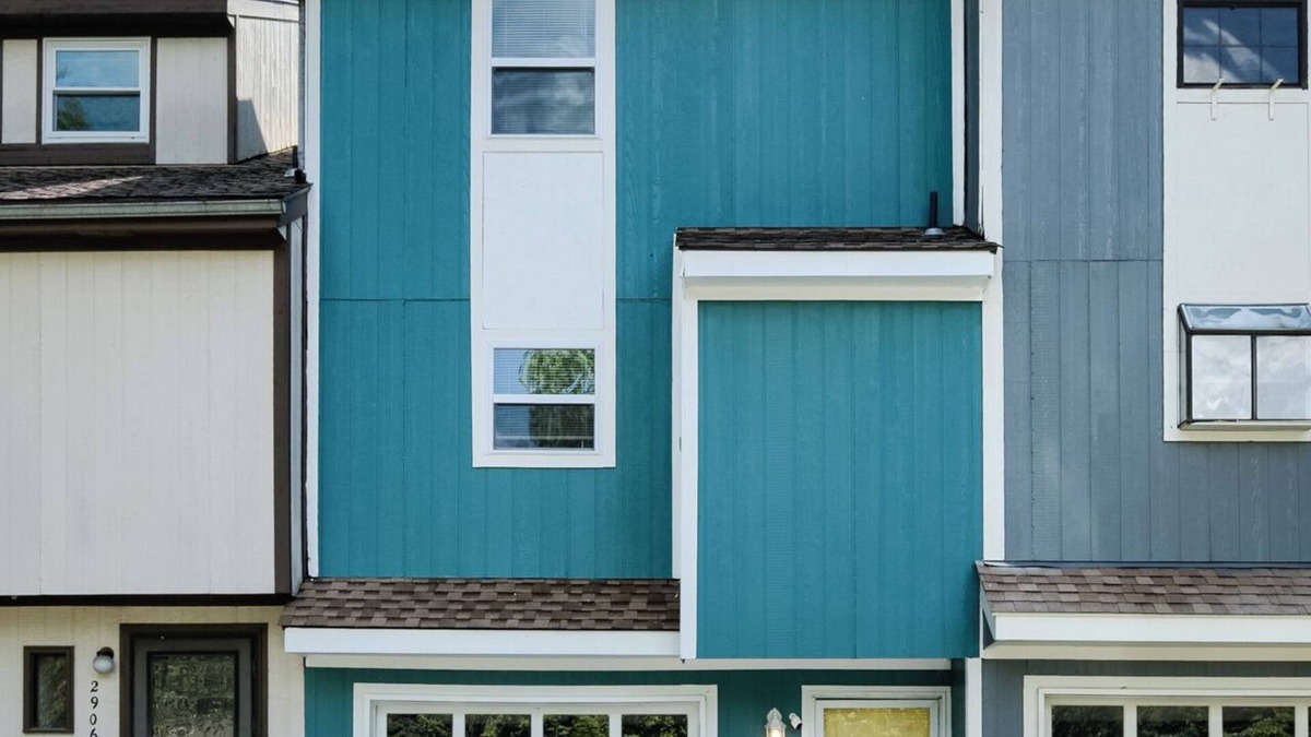 Midtown - Westport House | The Teal Townhouse Near KU Med and Central to Many KC Landmarks/Attractions