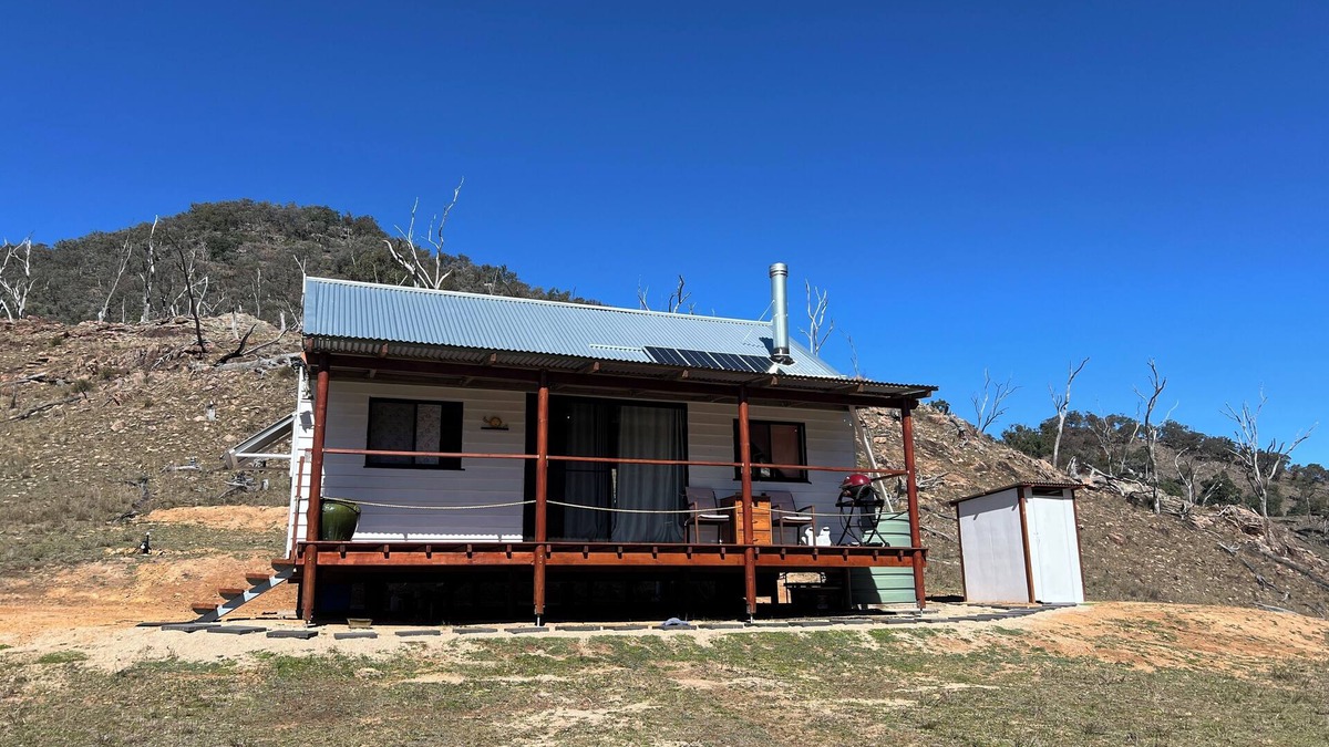 Sandy Flat Cabin | The Tenterfield Goat Housen3000acres with frontage to the Mole/Deepwater rivers.