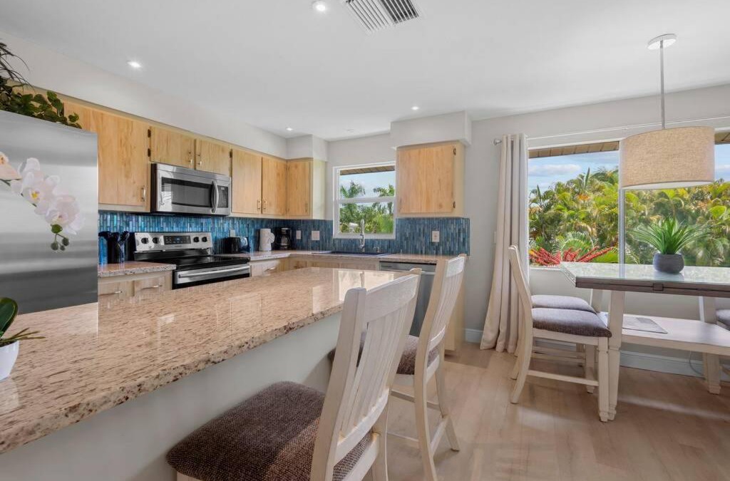 Mid Island Apartment | The Tequila Sunrise at Lazy Way
