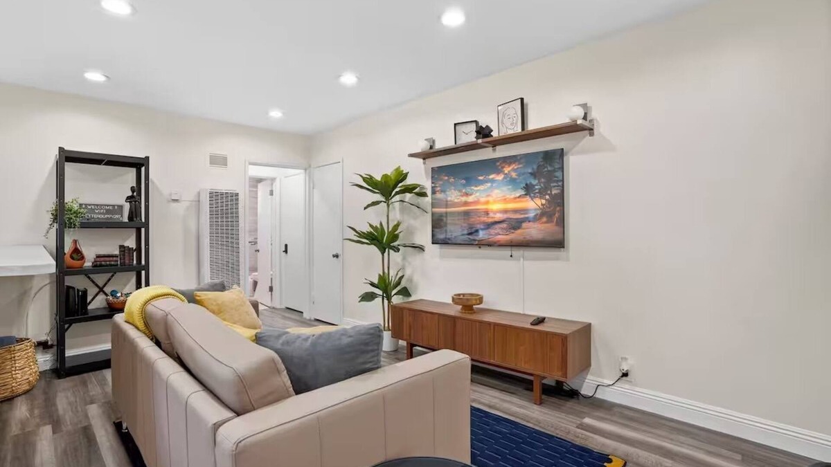 Belmont Heights Apartment | The Termino Treasure-Walk to Beach-Coastal Comfort
