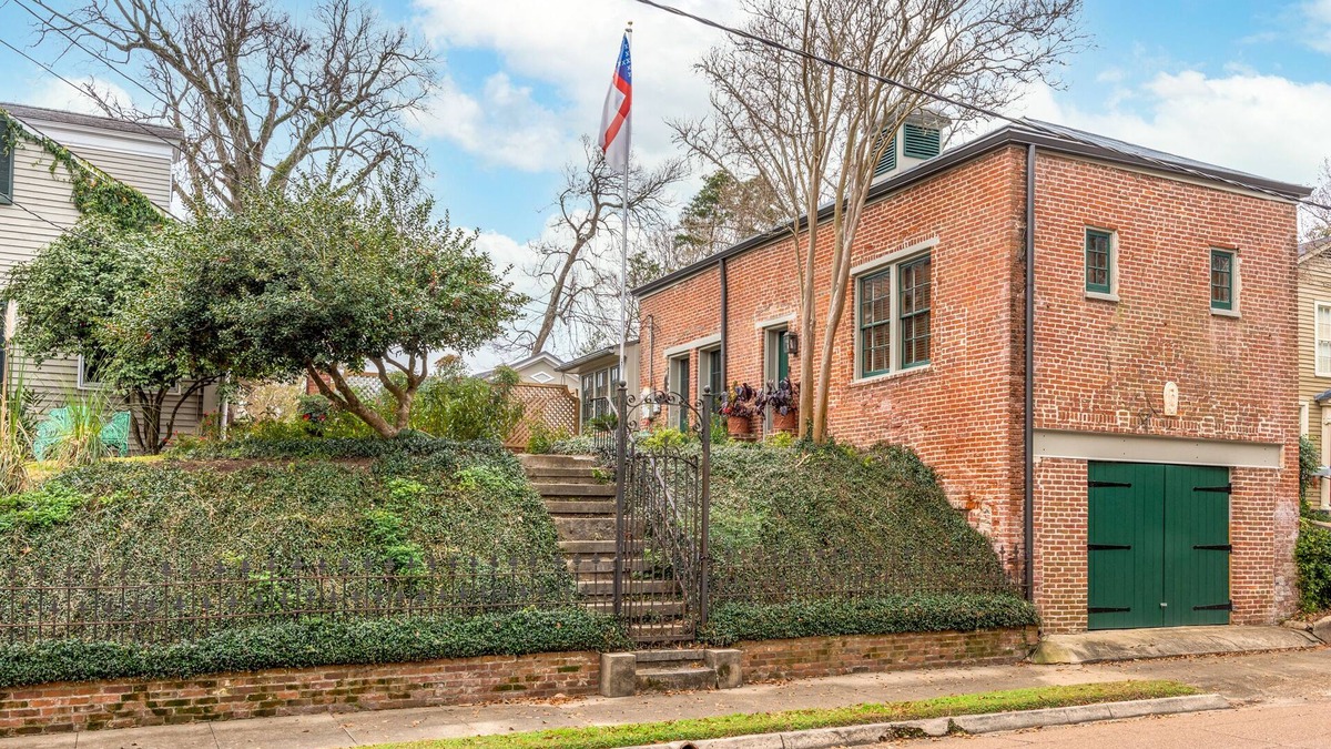 Natchez Cottage | The Terrace Carriage House, a place like no other!