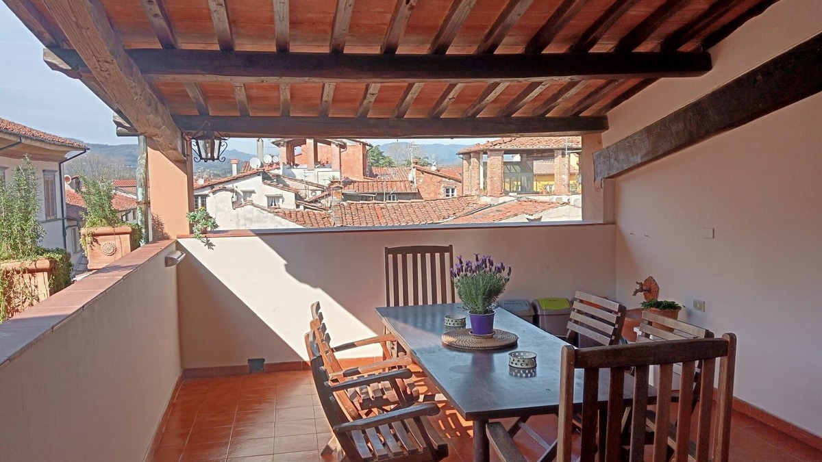 Lucca Historical Center Apartment | The Terrace on Galli Tassi - ROOFTOP VIEWS!