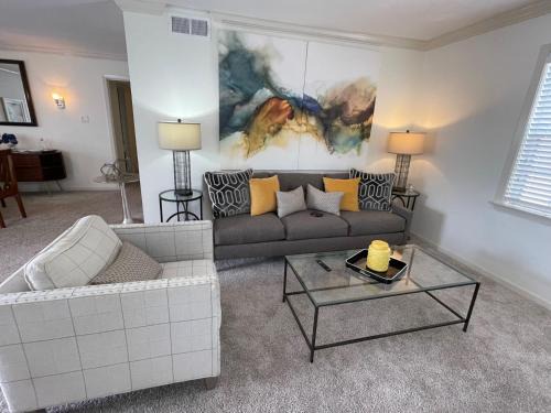 Uptown Apartment | The Terrace Room @ Galleria