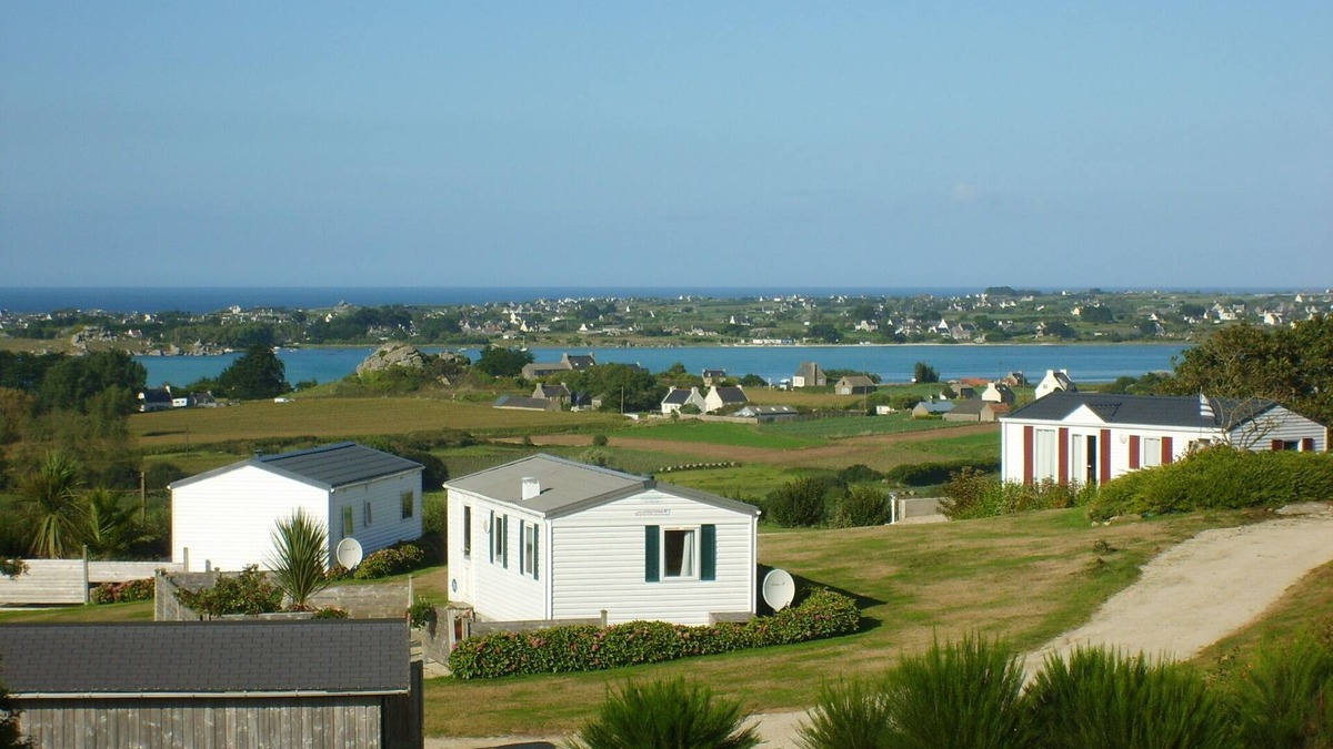 Plounevez-Lochrist House | The terraces of the bay 'between land and sea'