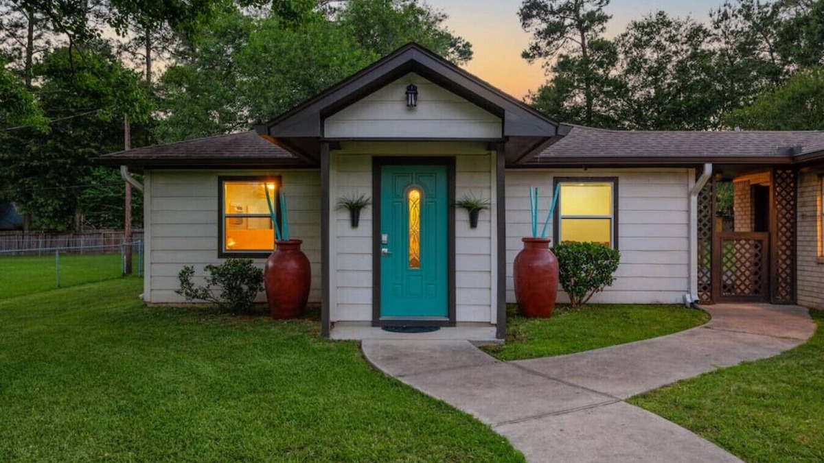 Decker Prairie House | The Texas-Sized Studio is in a quiet neighborhood and is close to many amenities